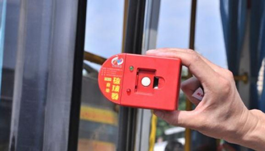 客車自動破窗裝置,遙控自動破玻器,破窗器,南冠破玻器 客車自動破窗裝置,遙控自動破玻器,破窗器,南冠破玻器