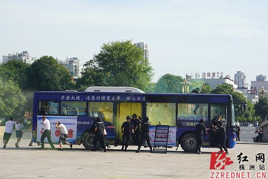 客車自動破窗裝置,遙控自動破玻器,破窗器,南冠破玻器