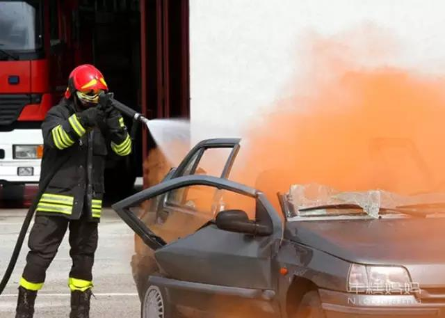 客車自動(dòng)破窗裝置,遙控自動(dòng)破玻器,破窗器,南冠破玻器 客車自動(dòng)破窗裝置,遙控自動(dòng)破玻器,破窗器,南冠破玻器