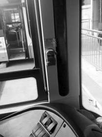 客車自動破窗裝置,遙控自動破玻器,破窗器,南冠破玻器 客車自動破窗裝置,遙控自動破玻器,破窗器,南冠破玻器